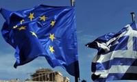"Garder la Grèce fermement dans la zone euro"